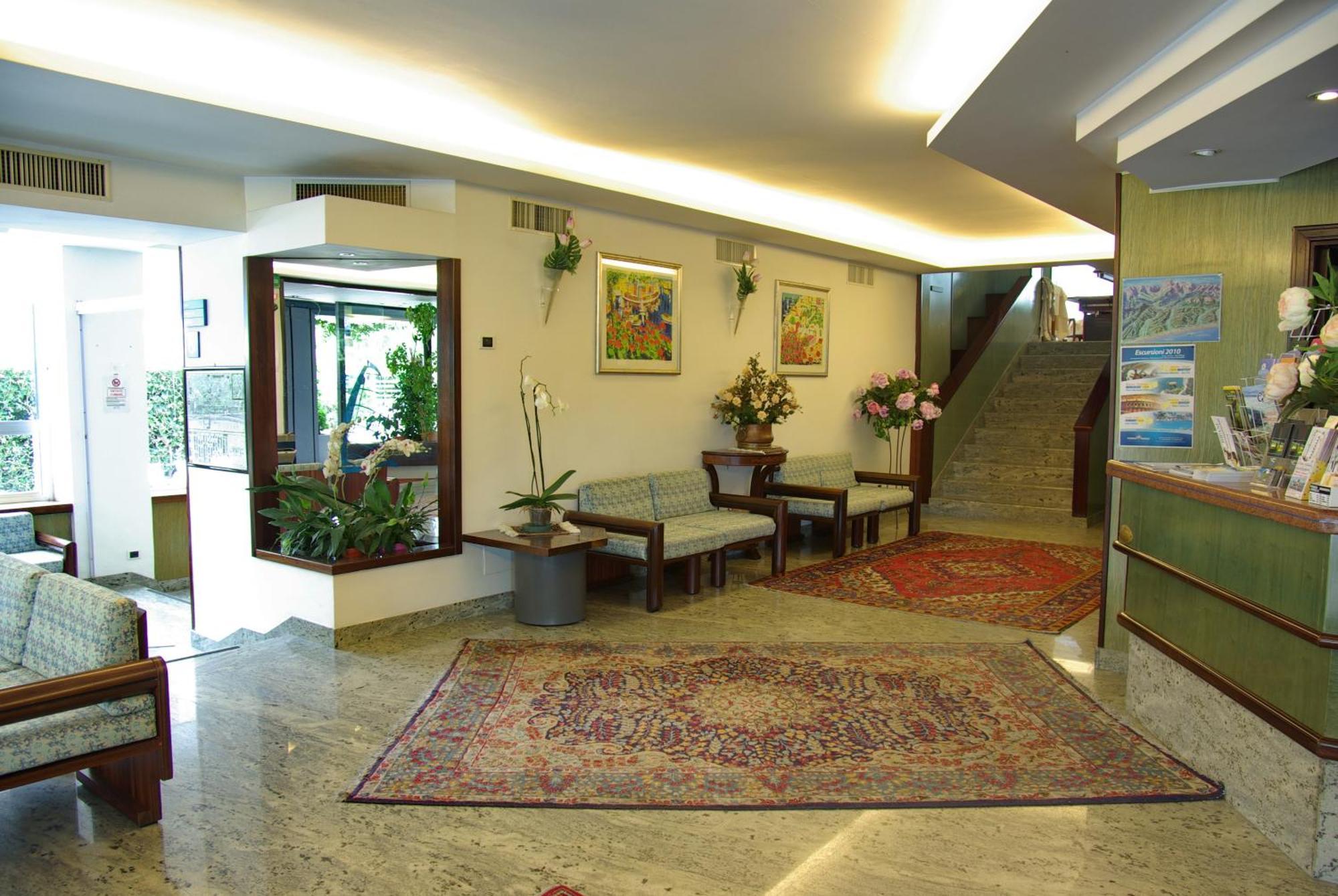 Zenit Hotel จูเลียโนวา ภายนอก รูปภาพ